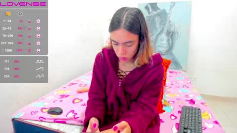 Snapshot of angel_blondie_ chatting on 12/18/24, 03:47 Anglica online show from 12/18/24, 03:47