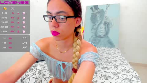 Snapshot of angel_blondie_ chatting on 01/09/25, 07:52 Anglica online show from 01/09/25, 07:52