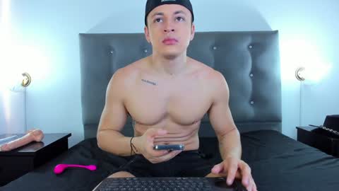 Snapshot of angel_cuervo chatting on 12/03/24, 12:27 Angel Cuervo online show from 12/03/24, 12:27
