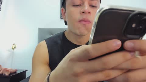 Snapshot of angel_cuervo chatting on 12/08/24, 01:03 Angel Cuervo online show from 12/08/24, 01:03