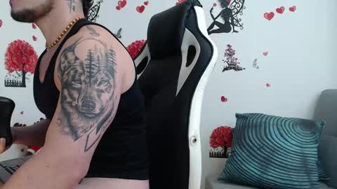 Snapshot of angel_curl chatting on 01/19/25, 04:14 Angel Curl online show from 01/19/25, 04:14