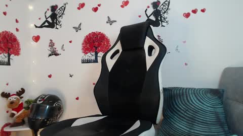 Snapshot of angel_curl chatting on 01/25/25, 09:57 Angel Curl online show from 01/25/25, 09:57