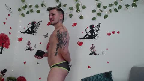 Snapshot of angel_curl chatting on 02/17/25, 01:42 Angel Curl online show from 02/17/25, 01:42