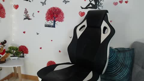 Snapshot of angel_curl chatting on 02/20/25, 02:40 Angel Curl online show from 02/20/25, 02:40