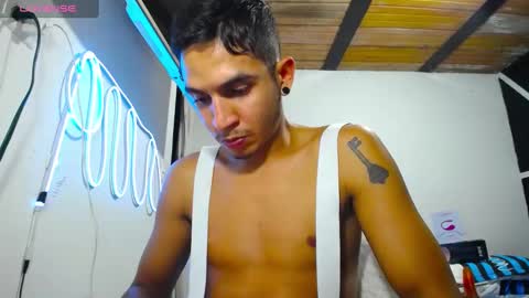 Snapshot of angel_latinboy chatting on 03/11/25, 01:05 Angel online show from 03/11/25, 01:05