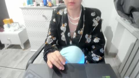 Snapshot of angel_lee__ chatting on 01/05/25, 04:27 angel_lee__ online show from 01/05/25, 04:27