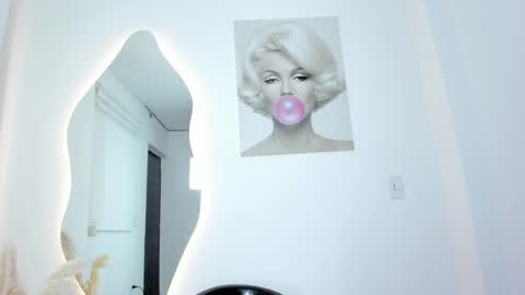 Juanita Florez online show from 01/05/25, 02:49