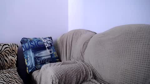 Zoe online show from 02/15/25, 12:11