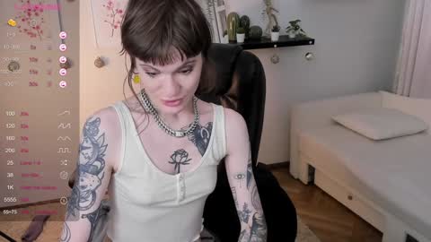 Snapshot of angela_fog chatting on 12/20/24, 12:08 angela_fog online show from 12/20/24, 12:08