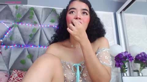 Snapshot of angela_lovee1 chatting on 01/16/25, 01:04 Angela online show from 01/16/25, 01:04
