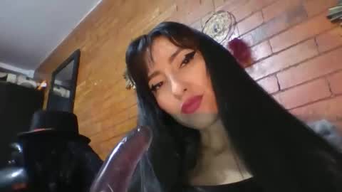 Snapshot of angela_mis chatting on 11/13/25, 09:25 Angela online show from 11/13/25, 09:25