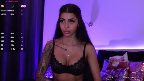 Snapshot of angela_myst chatting on 11/10/25, 01:21 Angela online show from 11/10/25, 01:21