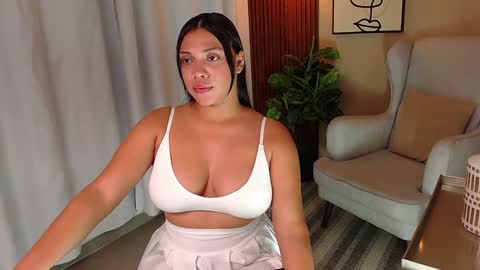 Snapshot of angela_santana_ chatting on 12/13/24, 06:38 Angela online show from 12/13/24, 06:38