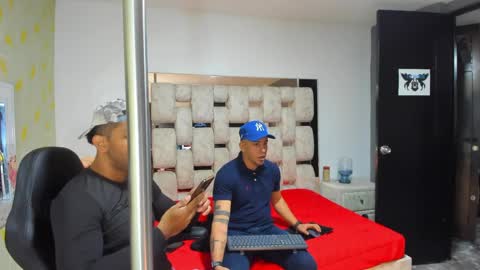 Snapshot of angelandchris chatting on 09/10/25, 12:16 Angel And Cris online show from 09/10/25, 12:16
