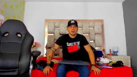Snapshot of angelandchris chatting on 09/17/25, 12:07 Angel And Cris online show from 09/17/25, 12:07