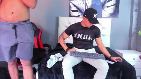 Snapshot of angelandchris chatting on 09/27/25, 12:43 Angel And Cris online show from 09/27/25, 12:43