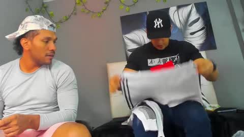Snapshot of angelandchris chatting on 09/29/25, 12:32 Angel And Cris online show from 09/29/25, 12:32