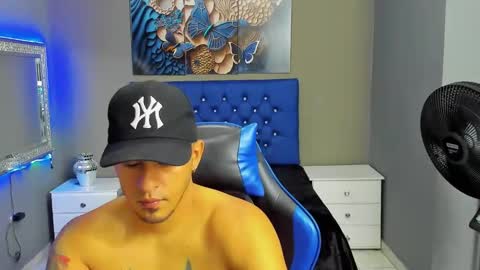 Snapshot of angelandchris chatting on 10/20/25, 12:27 Angel And Cris online show from 10/20/25, 12:27