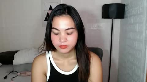 Snapshot of angelavida chatting on 09/19/25, 02:13 angel- i am new here please do understand that i only get naked on private room thank you online show from 09/19/25, 02:13
