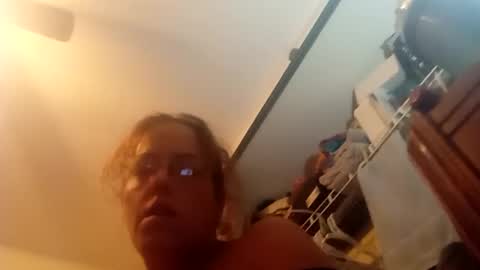 Snapshot of angelbug8820 chatting on 12/04/24, 09:18 Angelbu online show from 12/04/24, 09:18