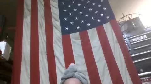 Snapshot of angelbug8820 chatting on 11/19/25, 08:25 Angelbu online show from 11/19/25, 08:25