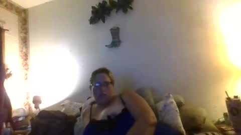 Snapshot of angelbug8820 chatting on 11/25/25, 09:42 Angelbu online show from 11/25/25, 09:42