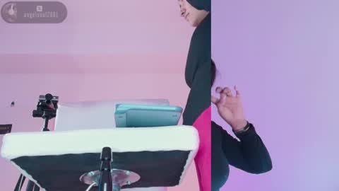 angel online show from 11/16/25, 08:20