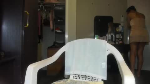Snapshot of angelchezcka chatting on 10/17/25, 11:57 cheche online show from 10/17/25, 11:57