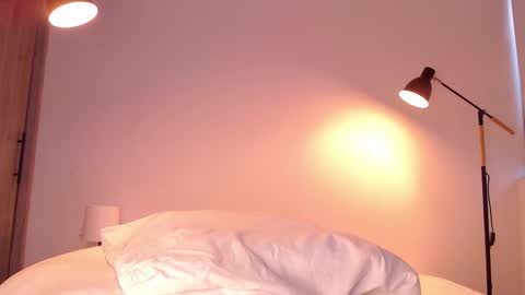 Angel online show from 09/23/25, 10:24