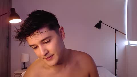 Angel online show from 10/31/25, 07:04