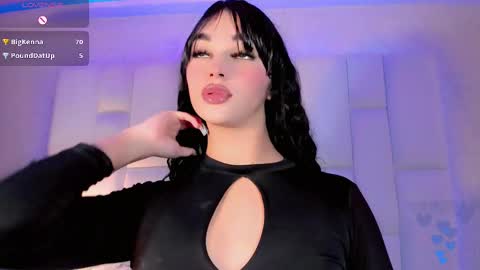 Snapshot of angeles_bust chatting on 09/09/25, 10:31 angeles_bust online show from 09/09/25, 10:31