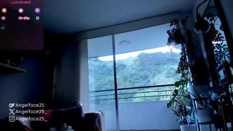 Snapshot of angelface25_ chatting on 09/20/25, 10:11 . online show from 09/20/25, 10:11