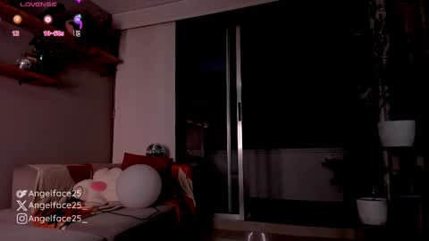 Snapshot of angelface25_ chatting on 09/29/25, 11:09 . online show from 09/29/25, 11:09