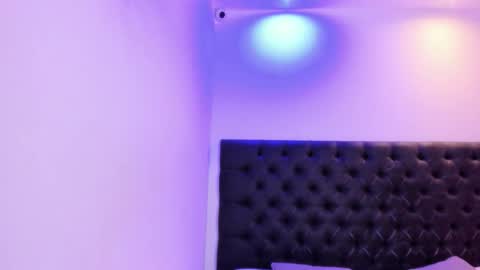 Snapshot of angeli_rivera chatting on 11/17/25, 10:54 Angeli online show from 11/17/25, 10:54