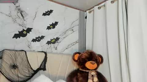 Snapshot of angeli_sexi chatting on 10/23/25, 12:43 Carolina online show from 10/23/25, 12:43