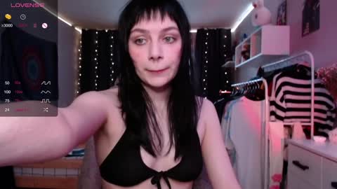 Snapshot of angelic_shawty chatting on 12/12/24, 04:04 Angel Katy  online show from 12/12/24, 04:04