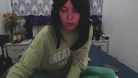 Snapshot of angelika_rouge chatting on 10/23/25, 09:19 Angelika Rouge online show from 10/23/25, 09:19