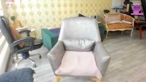 Snapshot of angelina_class_7 chatting on 10/27/25, 02:43 angelina_class_7 online show from 10/27/25, 02:43