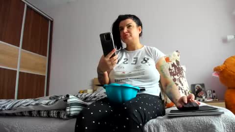 Snapshot of angelinacht chatting on 02/14/25, 07:07 Angelina online show from 02/14/25, 07:07