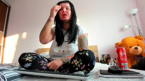 Snapshot of angelinacht chatting on 02/26/25, 05:53 Angelina online show from 02/26/25, 05:53