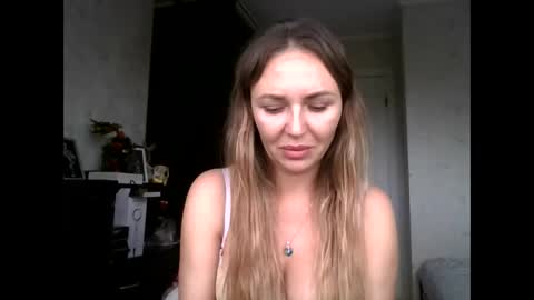 Snapshot of angelinalove28 chatting on 10/19/25, 07:42 angelinalove28 online show from 10/19/25, 07:42