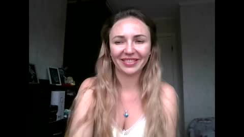 Snapshot of angelinalove28 chatting on 10/26/25, 07:36 angelinalove28 online show from 10/26/25, 07:36