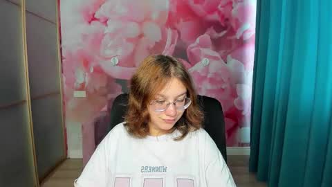 AngelinaLow online show from 10/20/25, 11:21