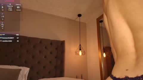 Snapshot of angelinarosss_ chatting on 01/05/25, 12:42   online show from 01/05/25, 12:42