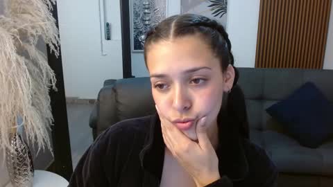 Snapshot of angeline_davies chatting on 02/24/25, 11:19 angeline_davies online show from 02/24/25, 11:19