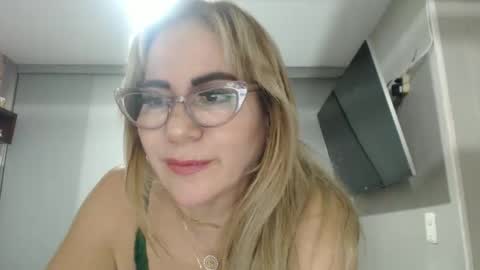 angelinna_12 online show from 10/29/25, 02:36