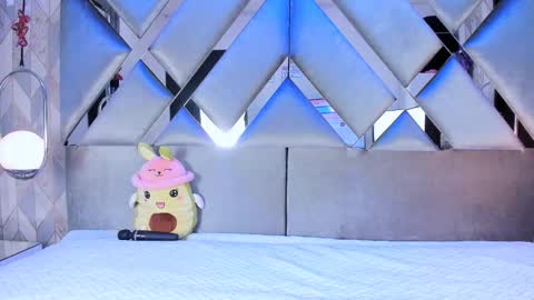 Angelique online show from 10/17/25, 09:28