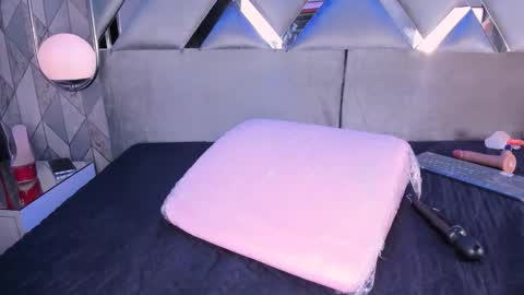 Angelique online show from 10/26/25, 11:05