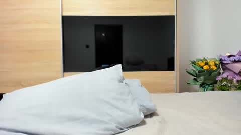 KrystyYo online show from 02/12/25, 07:23