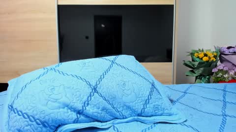 KrystyYo online show from 03/11/25, 08:20